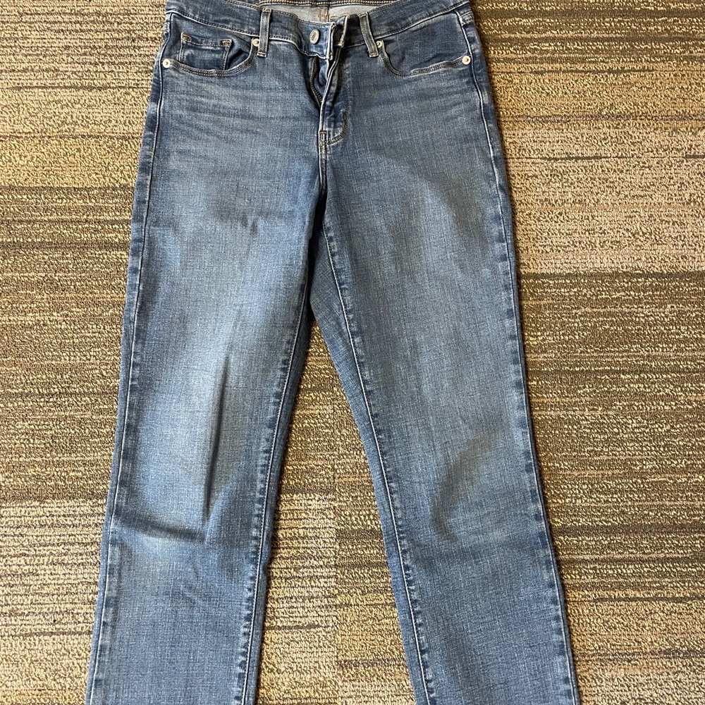 Levi’s Women’s 26 Classic Straight Jeans